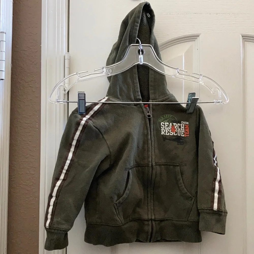 FINAL MARKDOWN Boys old navy hooded sweatshirt 3t
